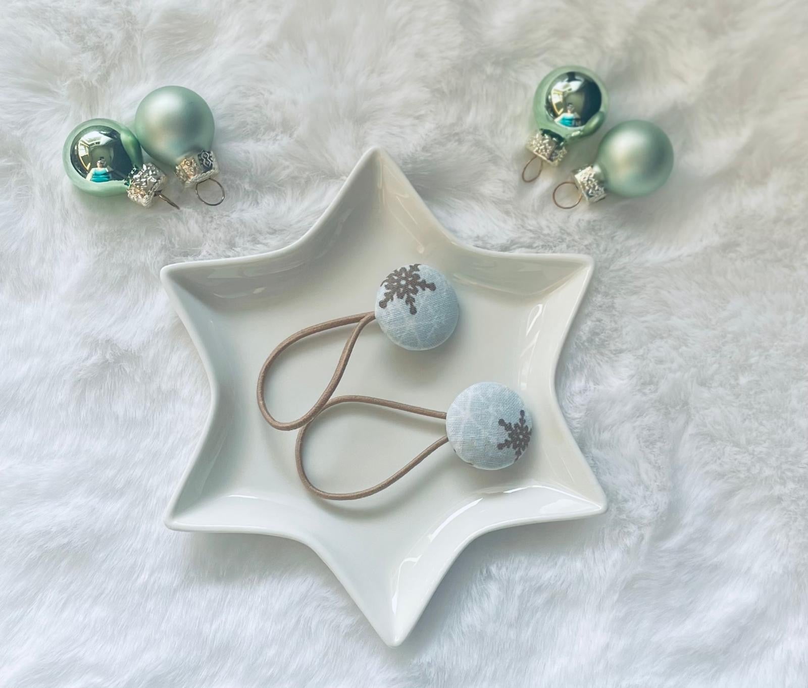 Haarzauber mit Schneeflockenmotiv