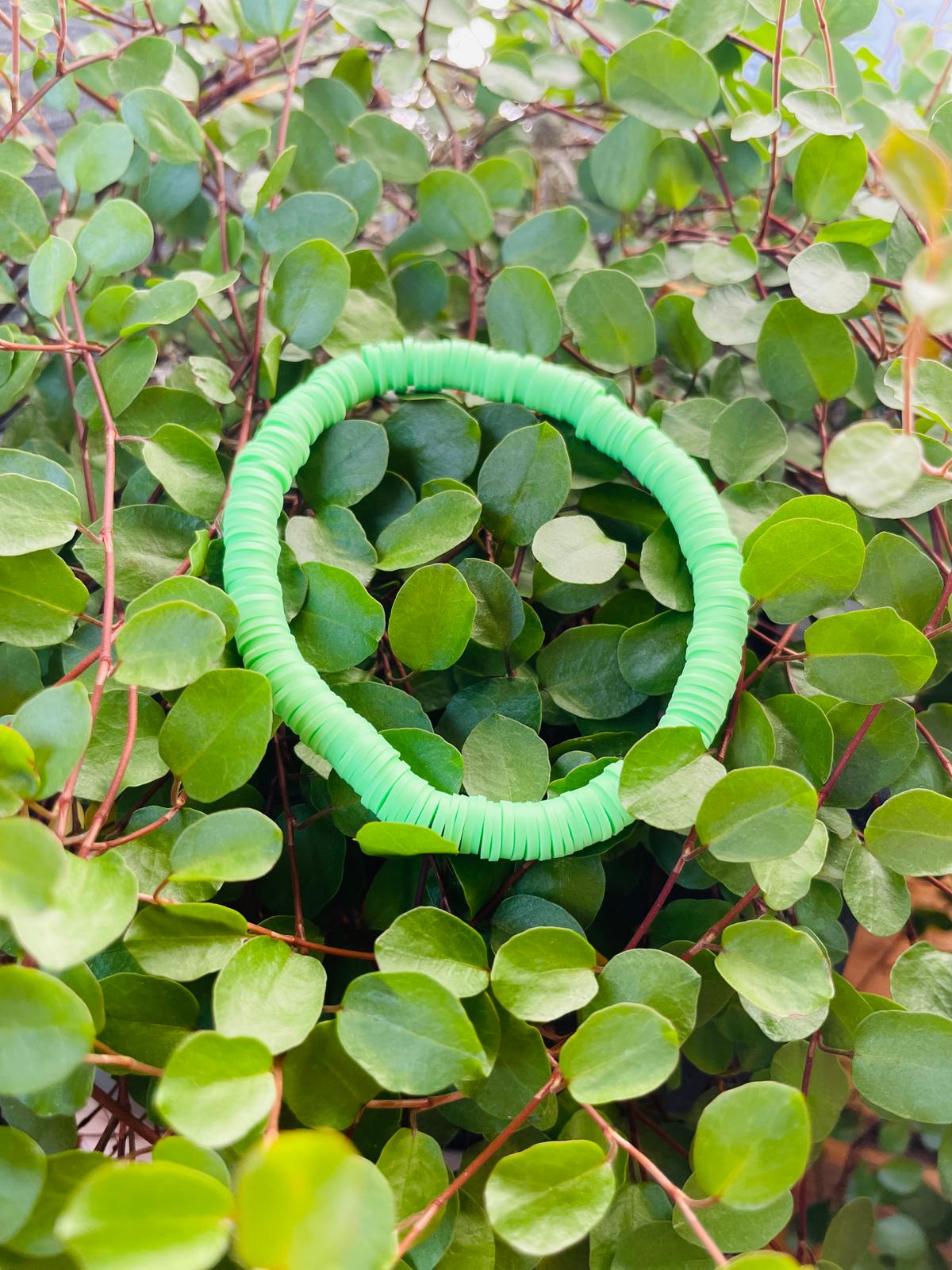 Neon Vibes - Set mit 7 Heishi Armbändern in Knallfarben