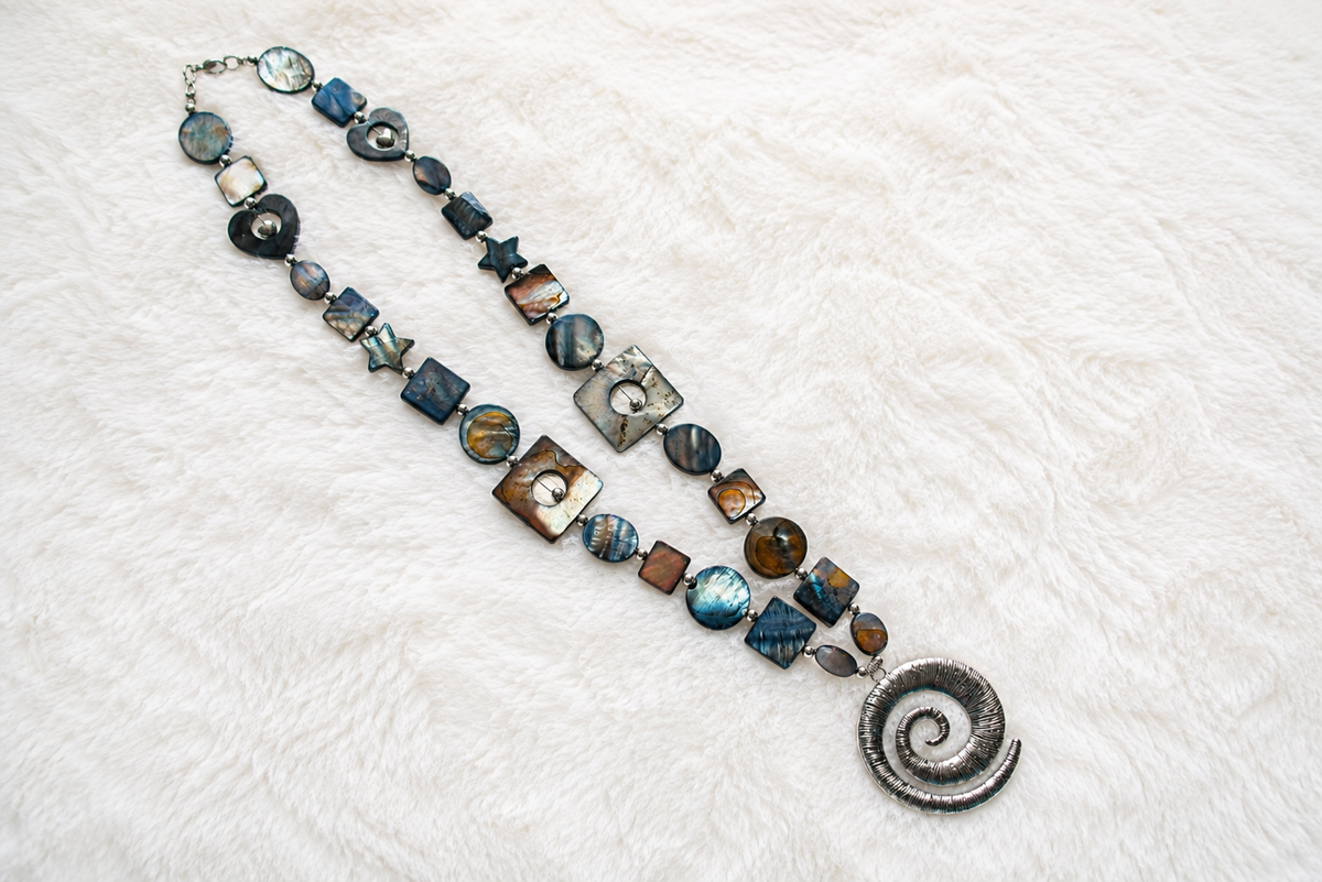 Perlmutt graue Kette mit Silber Statements