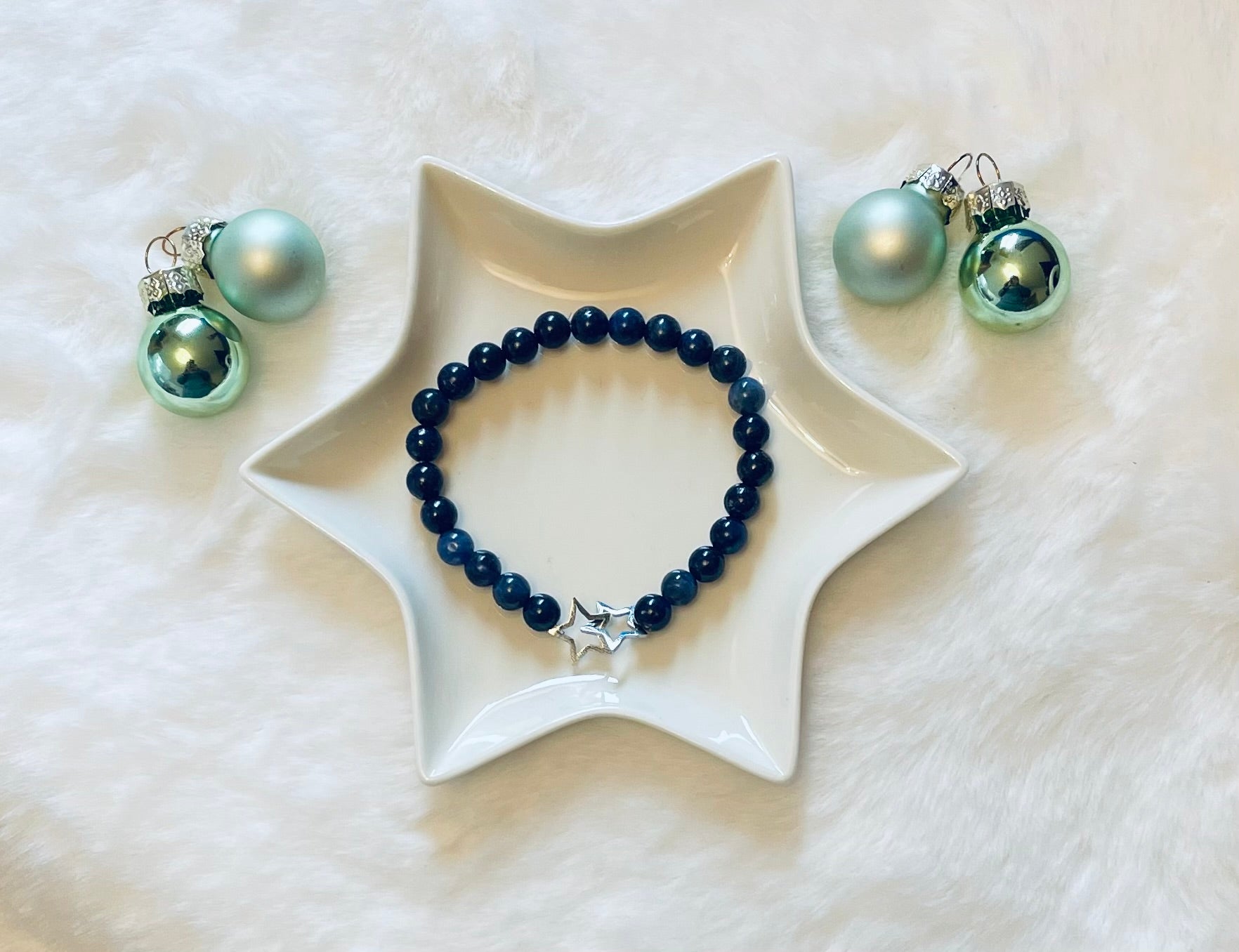 Nachtglanz – Lapislazuli-Armband mit silbernen Sternen