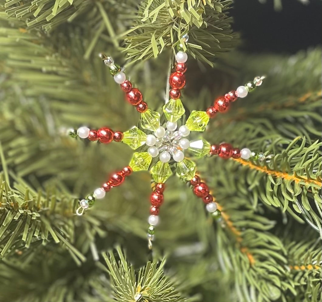 Funkelnde Drahtsterne mit Perlen