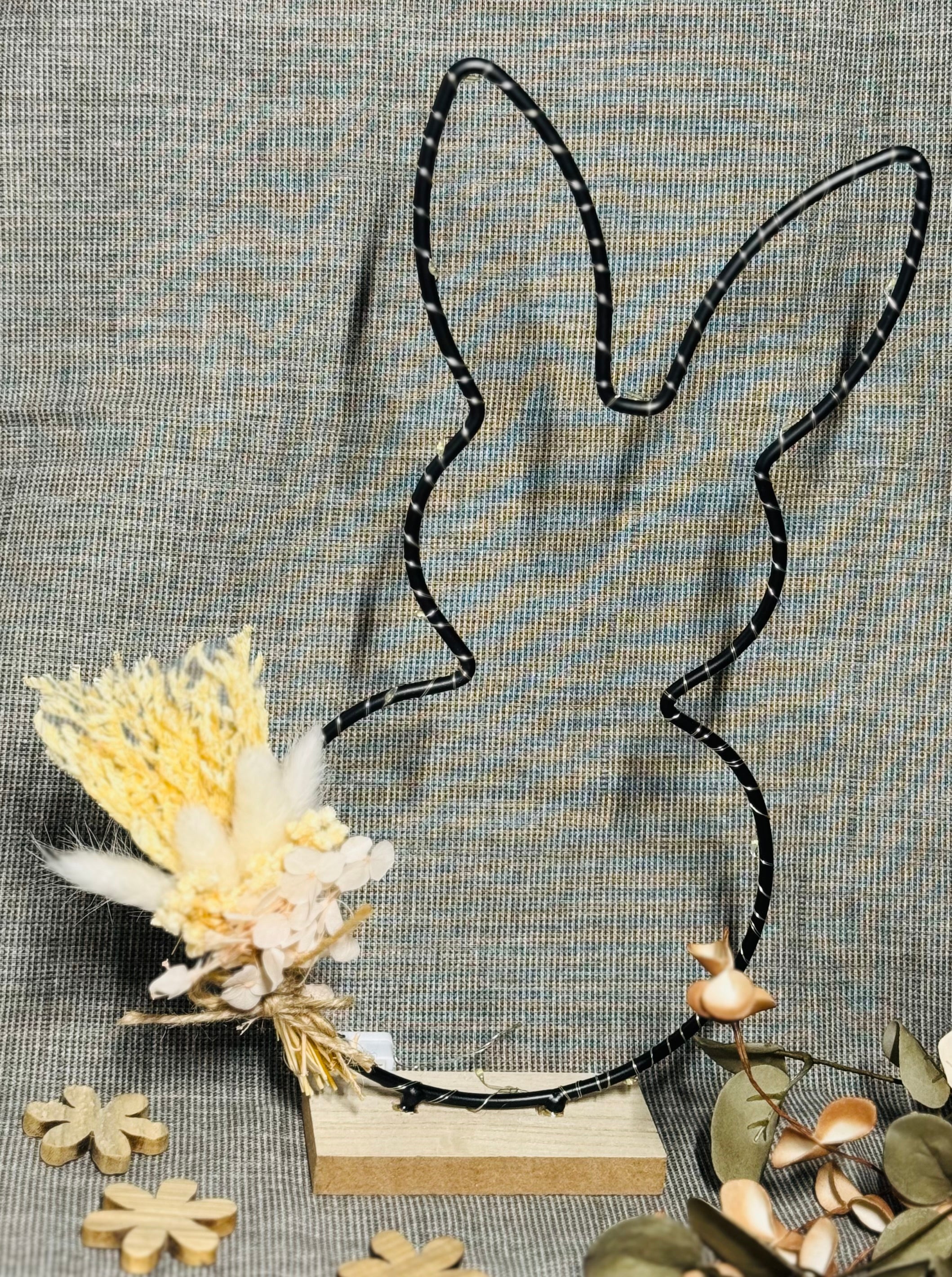 Deko Hase mit Lichterkette & Blumen