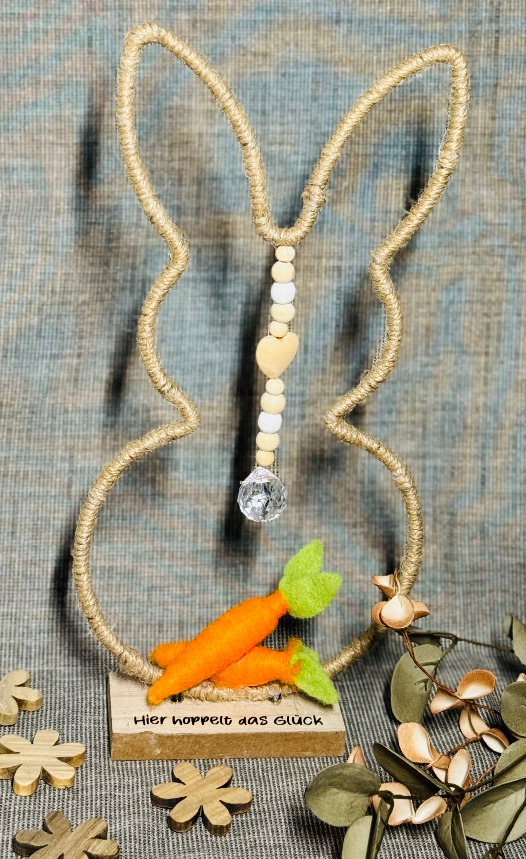 Dekohase „Hier hoppelt das Glück“