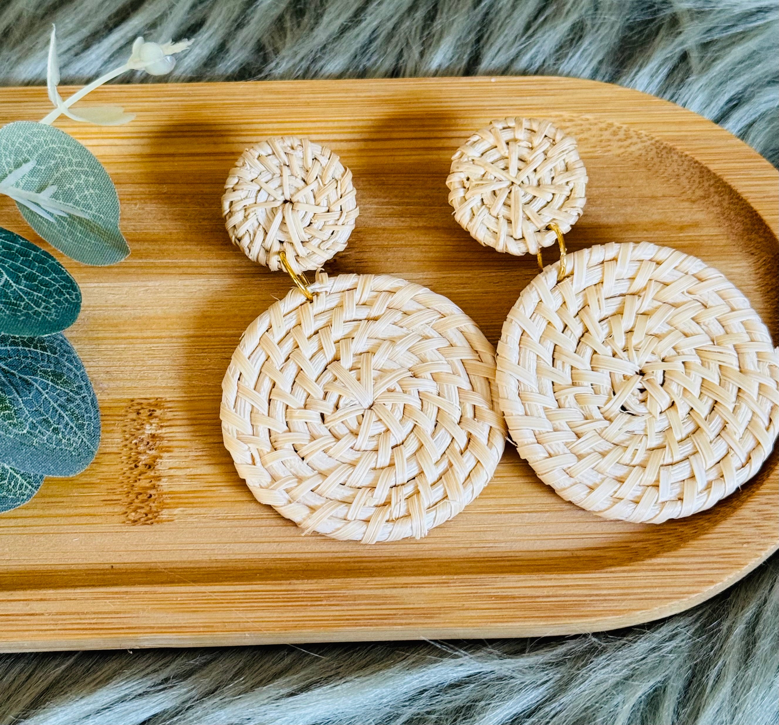Rattan Ohrenstecker Beige