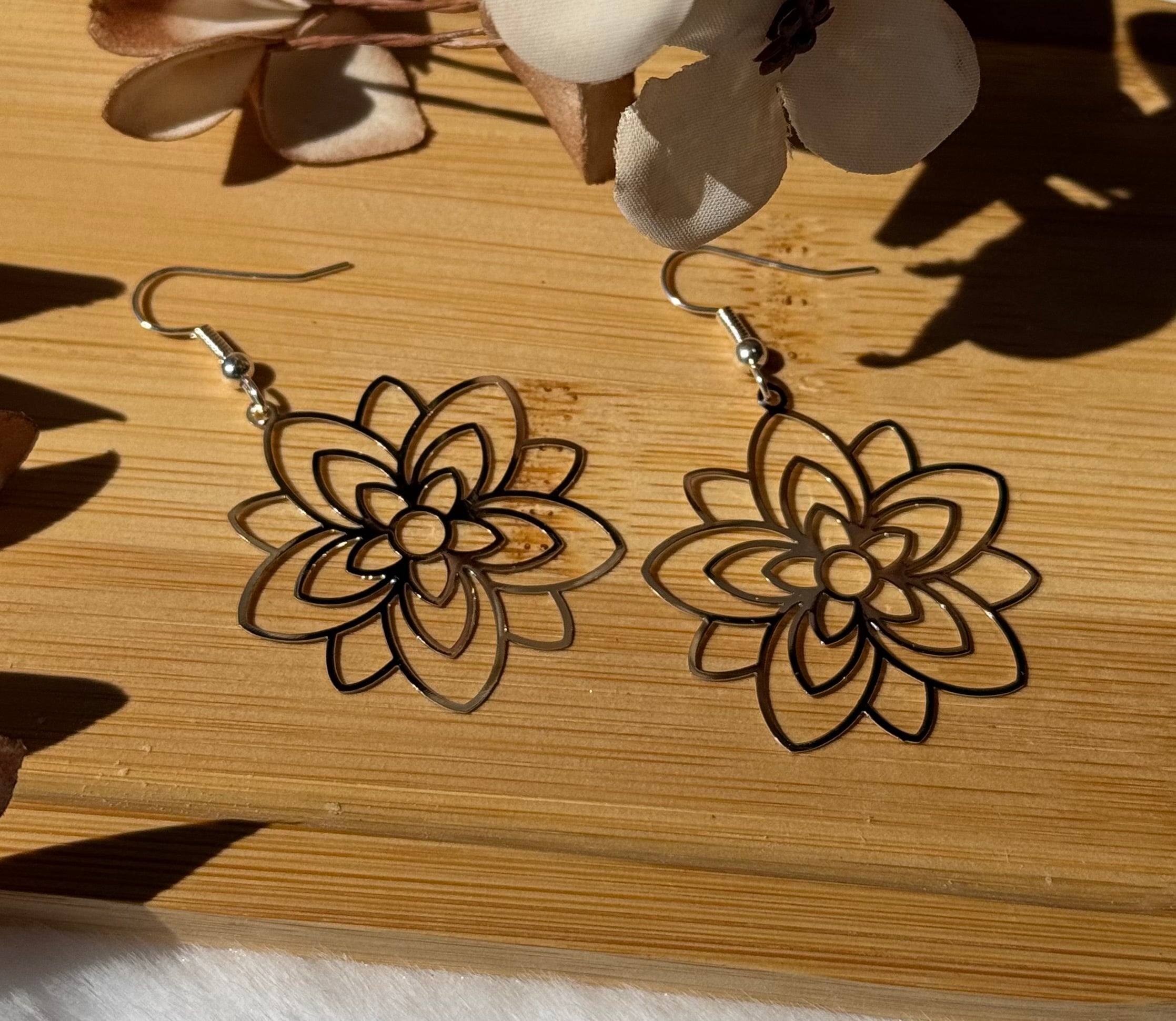 Filigrane Mandala Blumen Ohrringe