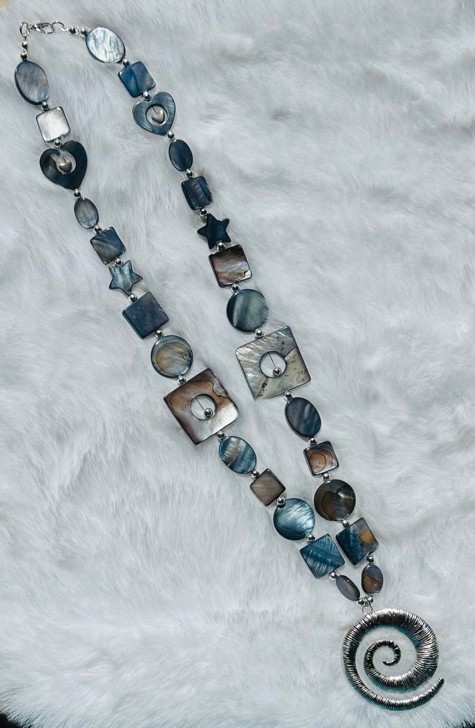 Perlmutt graue Kette mit Silber Statements