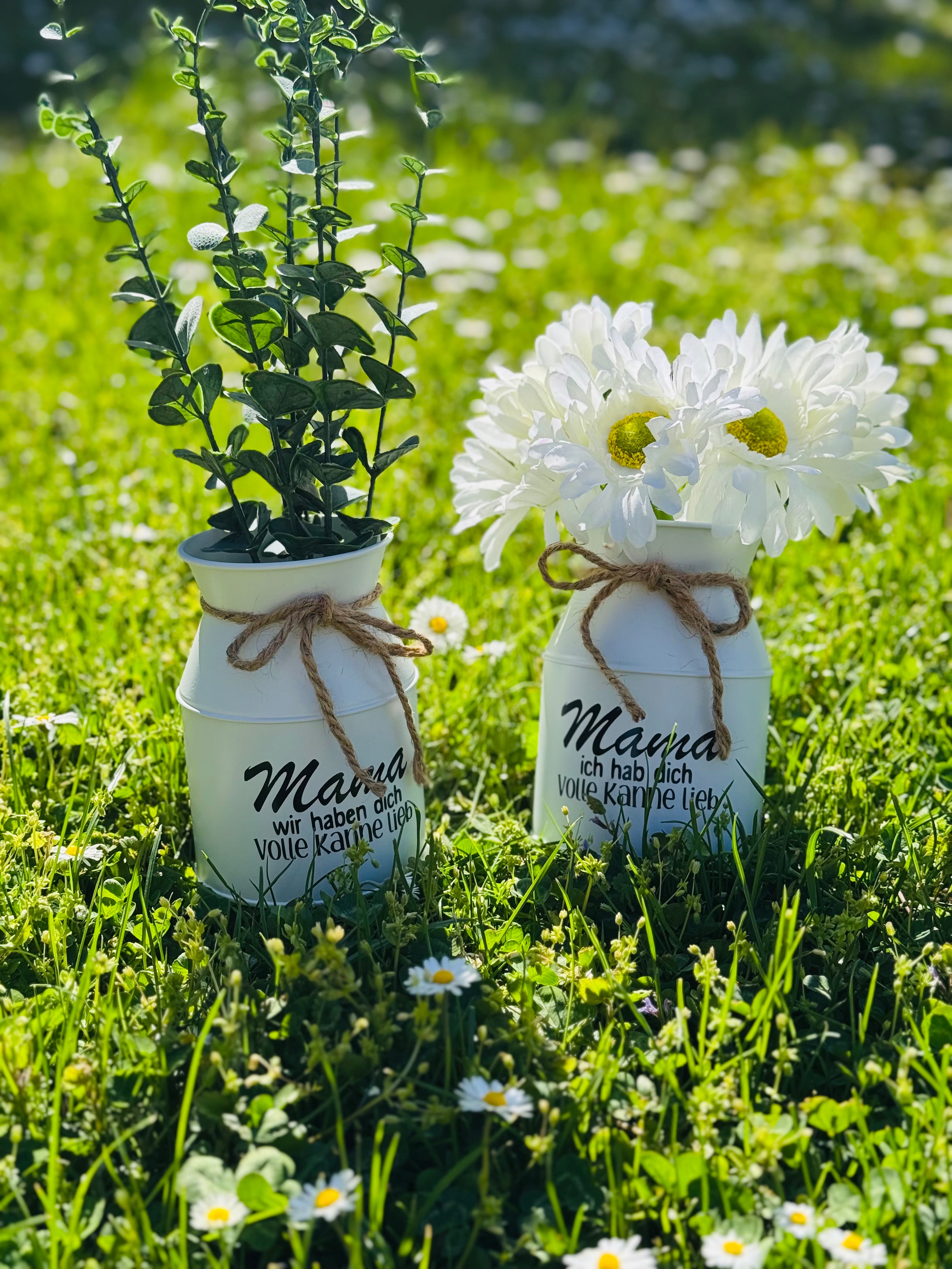 Liebevolle (Milch)Kanne im Landhausstil mit einer großen Portion Herz