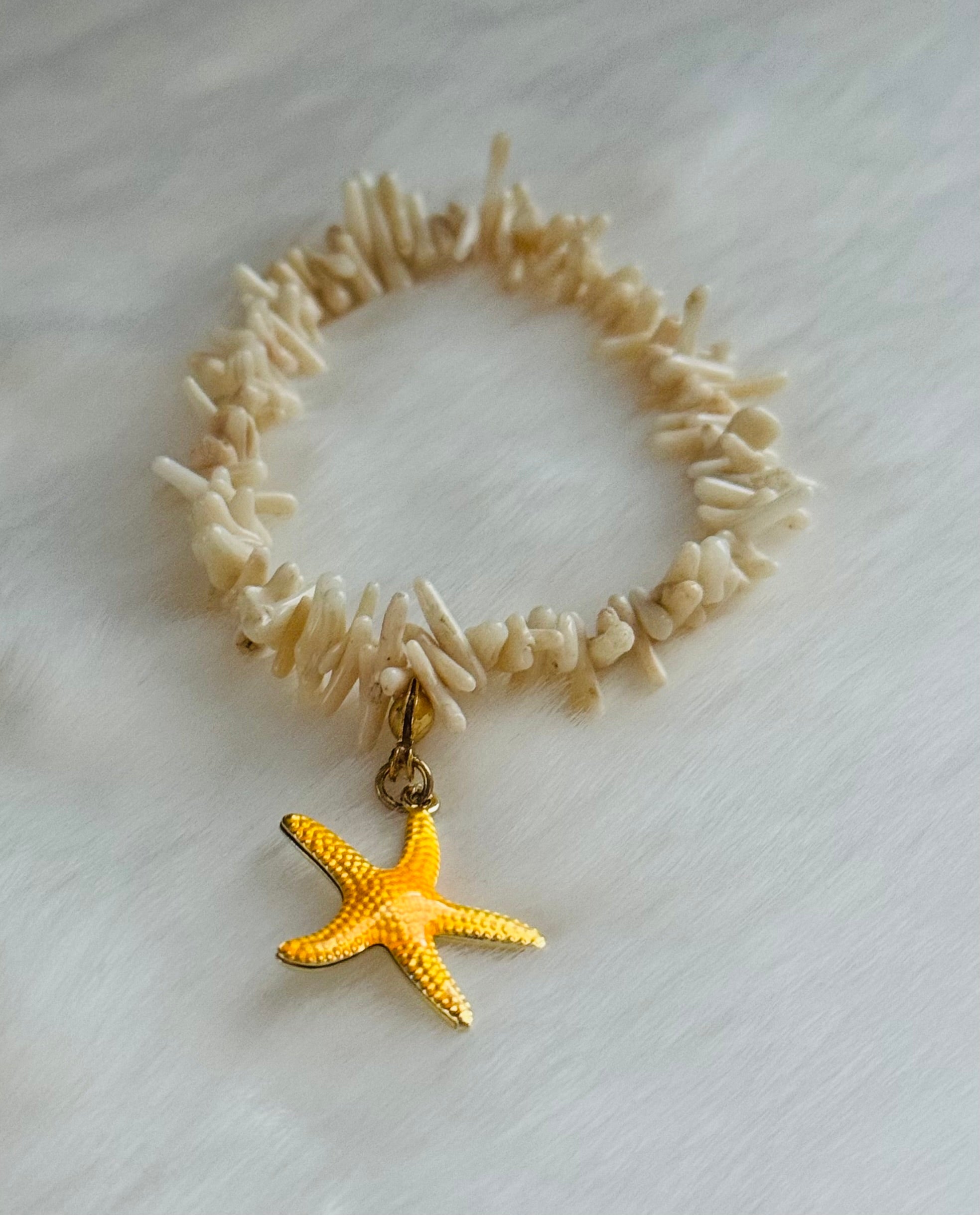 Koralle Armband Beige mit Gold-Gelb Seestern