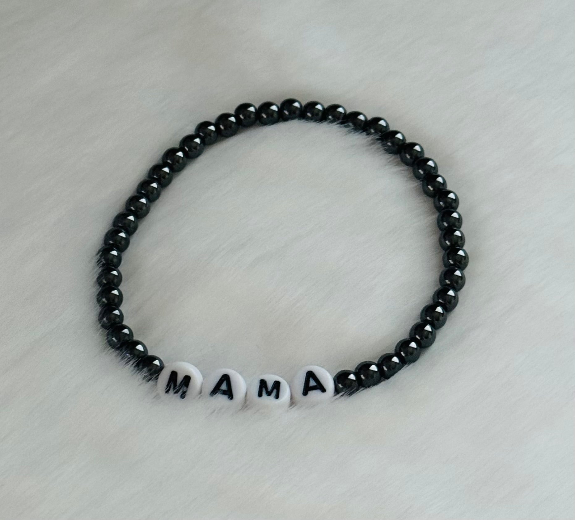 Hämatit Perlenarmband „Mama“