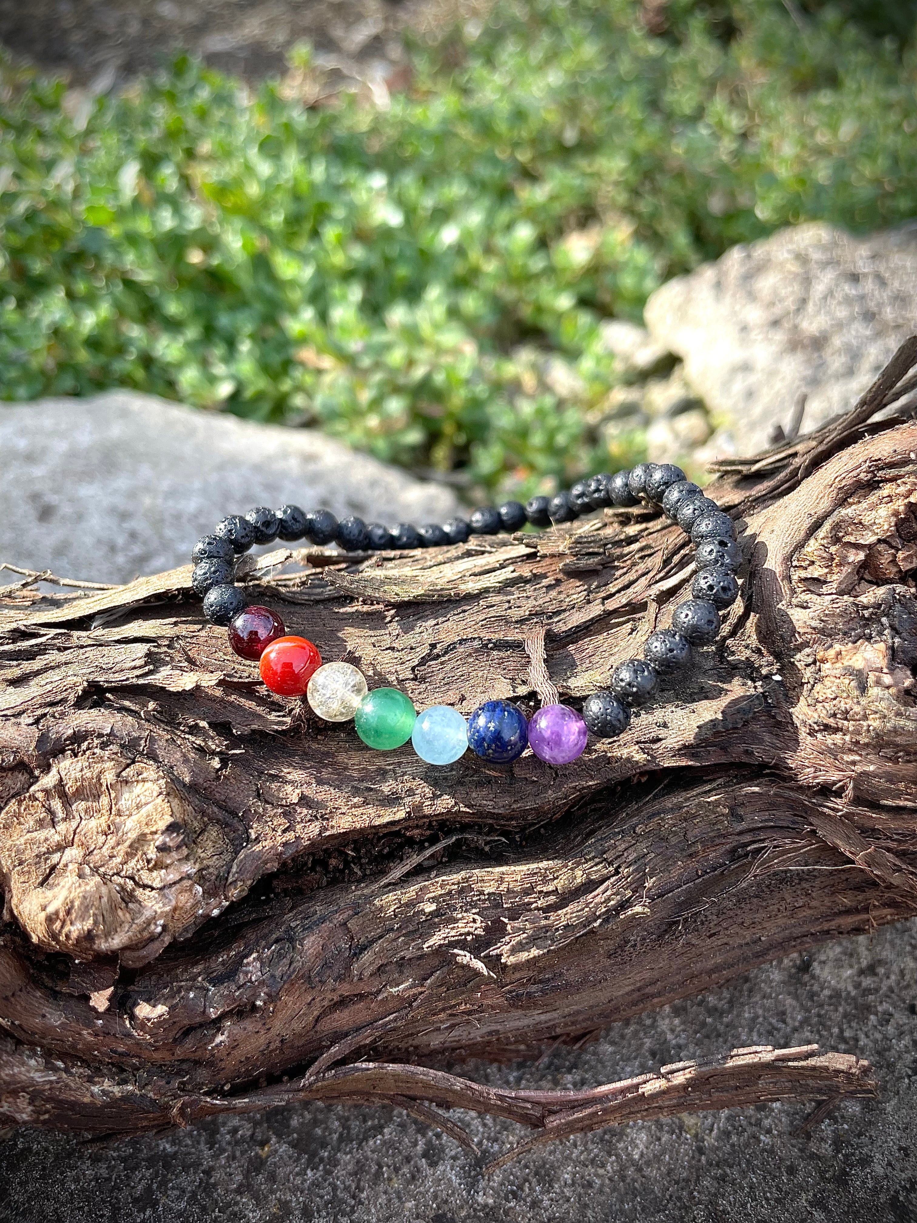 Funkelnde Chakrenenergie-Armband