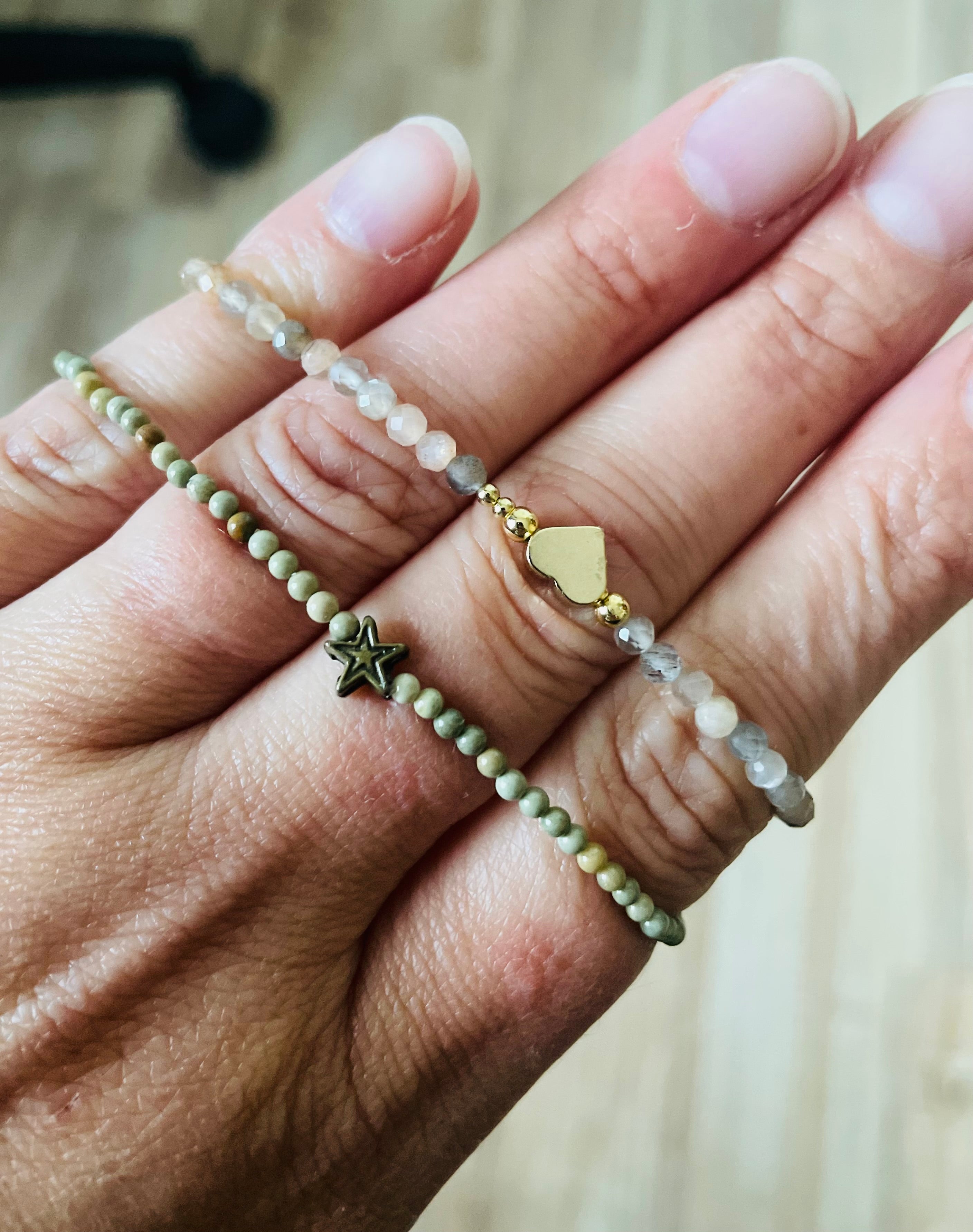 Mondsteinarmband mit Herzanhänger