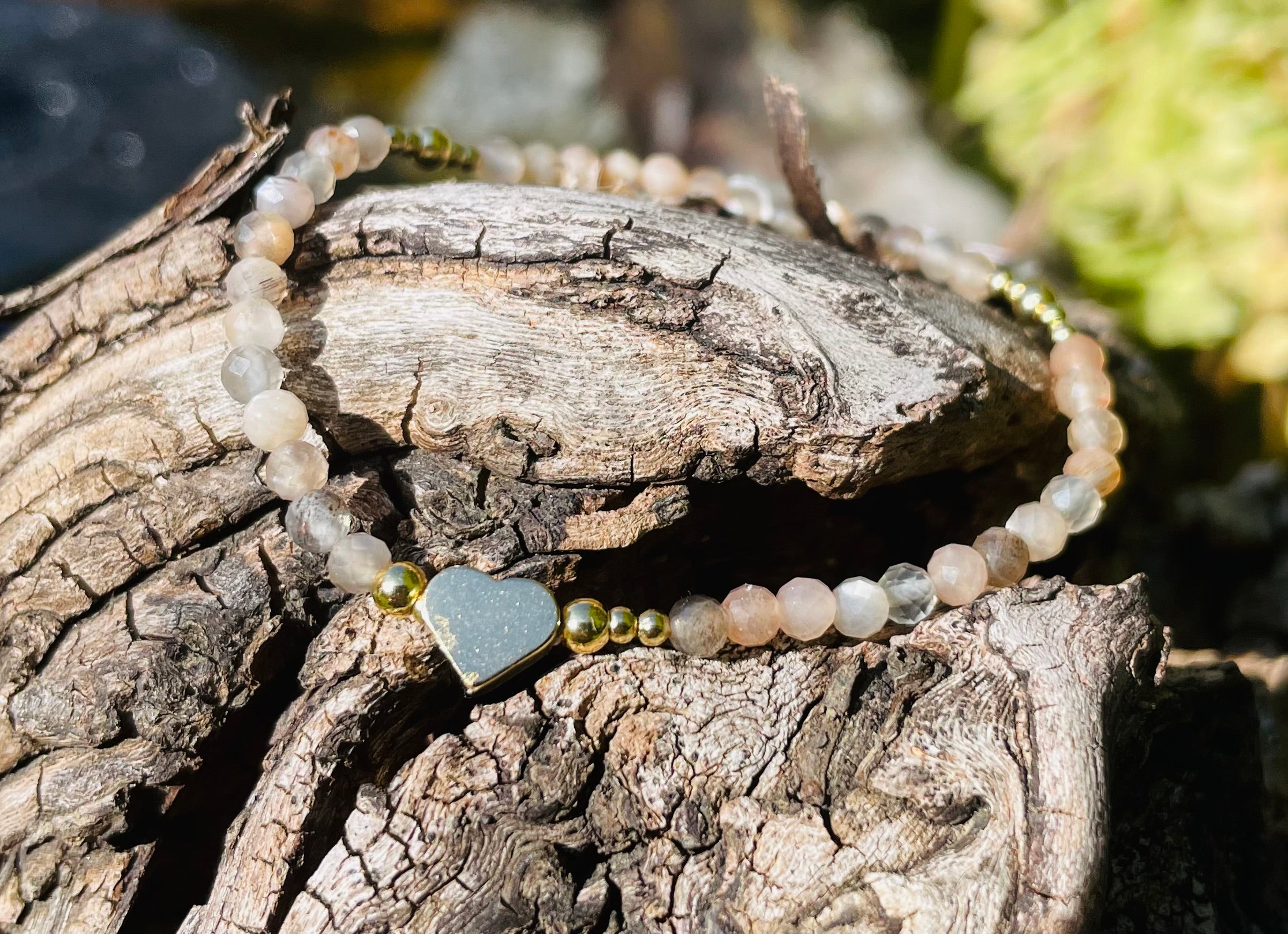 Mondsteinarmband mit Herzanhänger